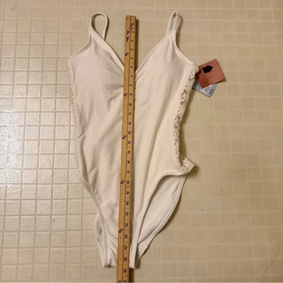 Women's Crochet Side Panel Coverage One Piece Swimsuit Shade and Shore Size M - Picture 5 of 8